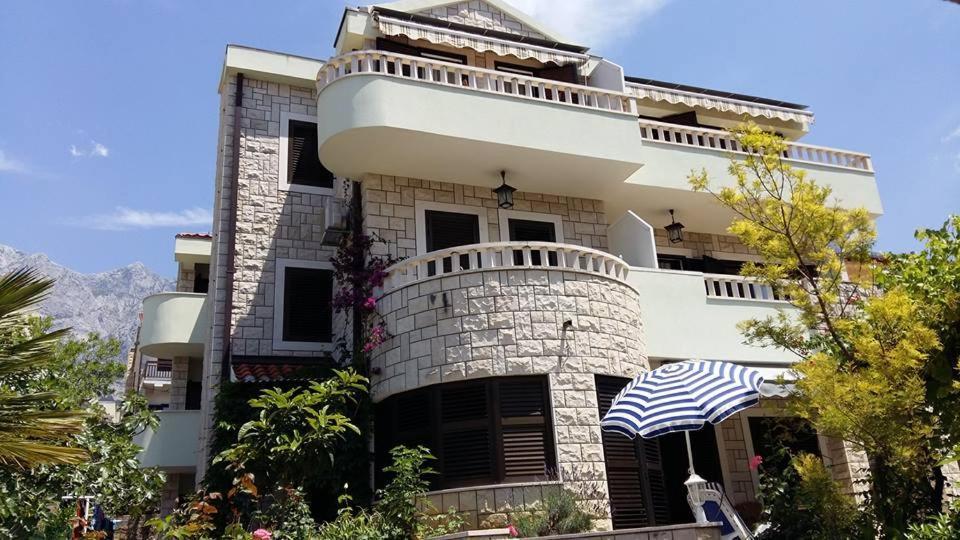 Guesthouse Mario&Marina Макарска Екстериор снимка