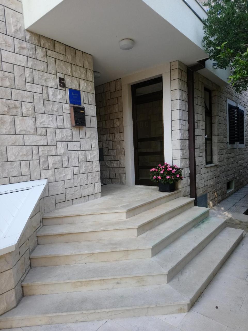 Guesthouse Mario&Marina Макарска Екстериор снимка
