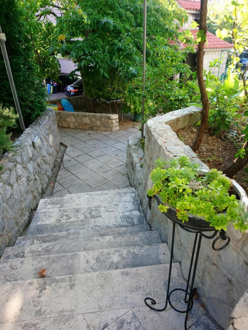 Guesthouse Mario&Marina Макарска Екстериор снимка